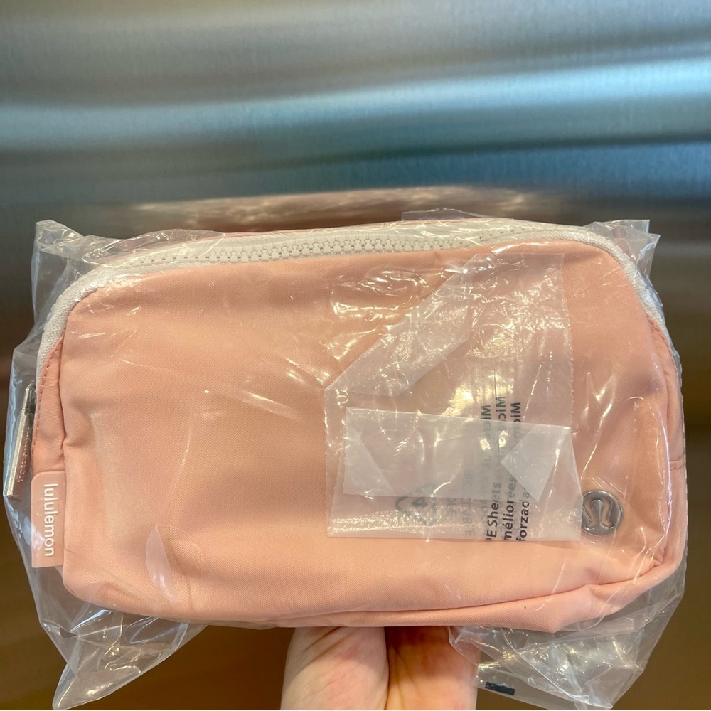NWT Melon Sorbet Lululemon Everywhere Belt bag silver hardware logo 1L size pink - Picture 4 of 14